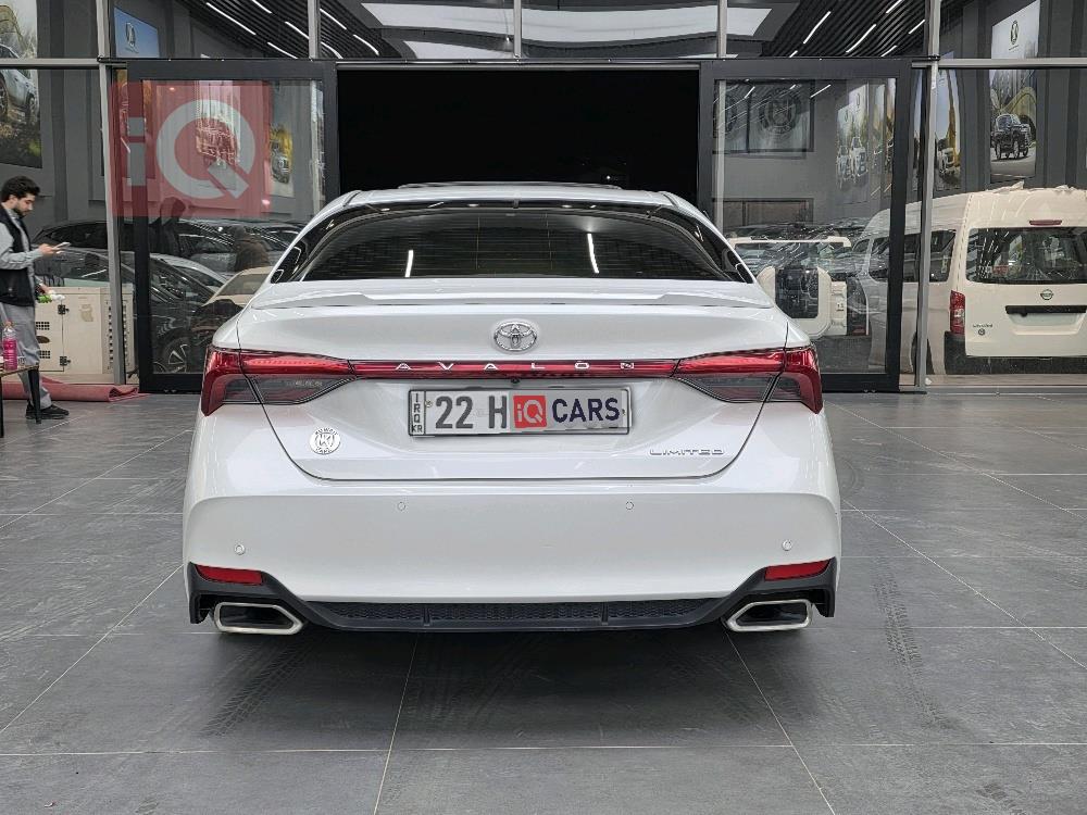 تويوتا أفالون